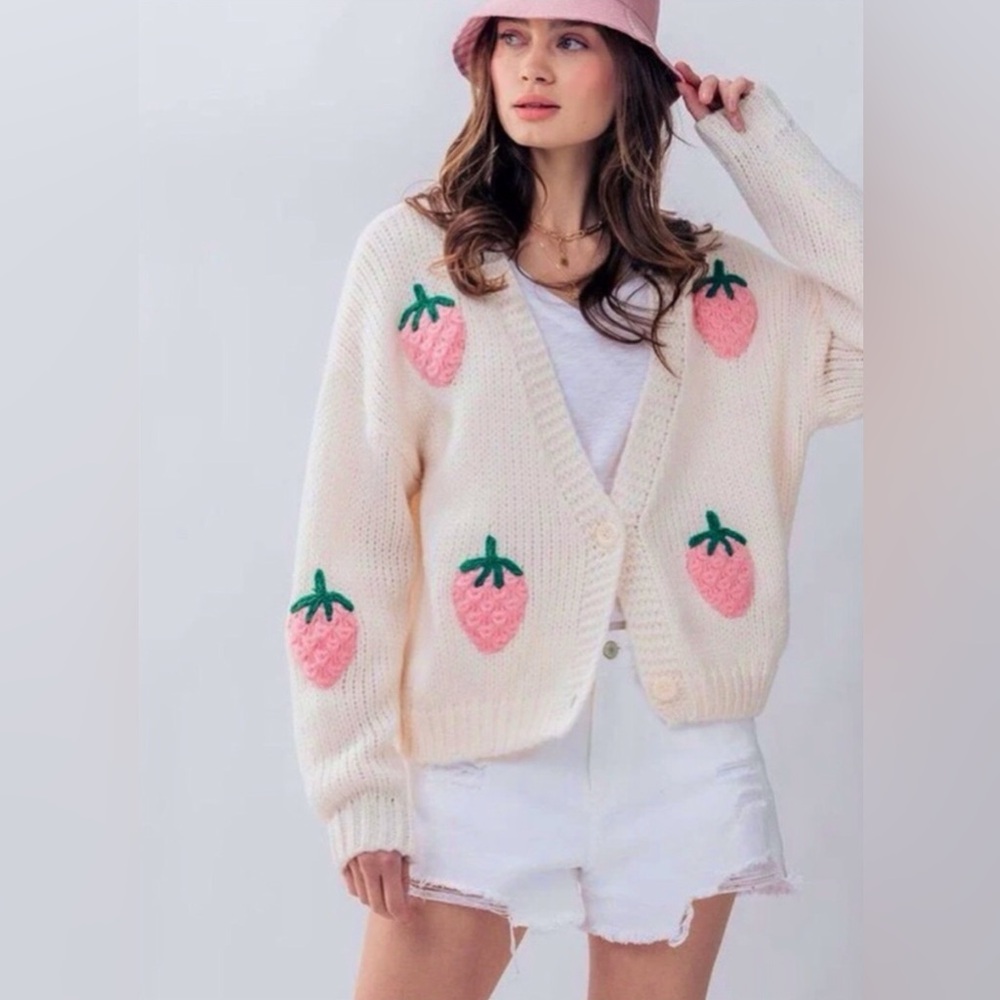 Luna Ivy Chunky Green W/ Pink Strawberries Button Up Cardigan NWT Size M